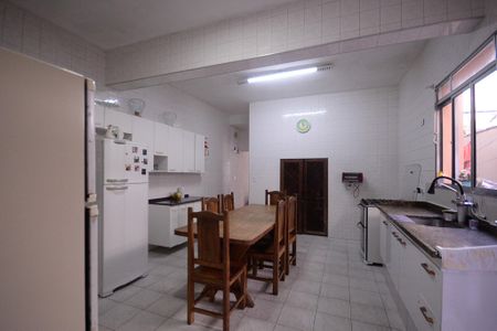 Casa à venda com 108m², 3 quartos e 2 vagas Casa à venda com 108m², 3 quartos e 2 vagasCozinha