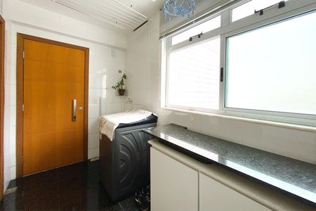 Apartamento à venda com 167m², 4 quartos e 3 vagas Apartamento à venda com 167m², 4 quartos e 3 vagasÁrea de Serviço