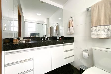 Apartamento à venda com 167m², 4 quartos e 3 vagas Apartamento à venda com 167m², 4 quartos e 3 vagasBanheiro da Suíte 1
