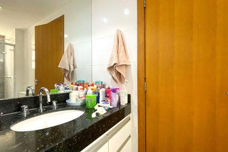Apartamento à venda com 167m², 4 quartos e 3 vagas Apartamento à venda com 167m², 4 quartos e 3 vagasBanheiro da Suíte 2