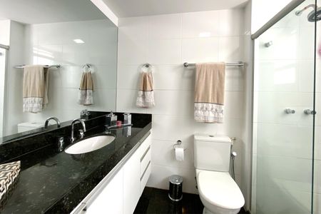 Apartamento à venda com 167m², 4 quartos e 3 vagas Apartamento à venda com 167m², 4 quartos e 3 vagasBanheiro da Suíte 1
