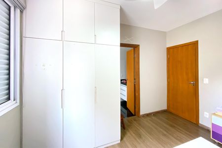 Apartamento à venda com 167m², 4 quartos e 3 vagas Apartamento à venda com 167m², 4 quartos e 3 vagasSuite 2