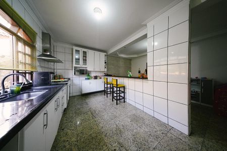 Casa para alugar com 330m², 3 quartos e 1 vagaCozinha
