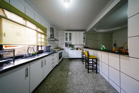 Casa para alugar com 330m², 3 quartos e 1 vagaCozinha