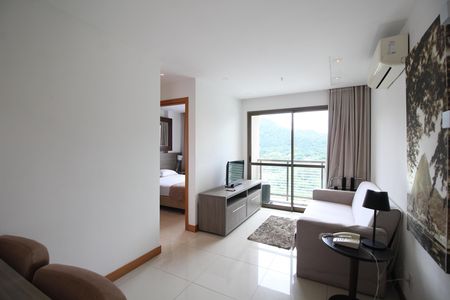 Sala de kitnet/studio à venda com 1 quarto, 43m² em Jacarepaguá, Rio de Janeiro
