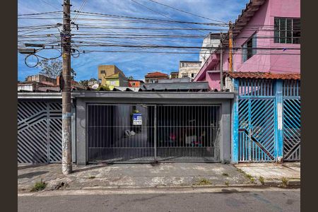 Casa à venda com 155m², 4 quartos e 2 vagas Casa à venda com 155m², 4 quartos e 2 vagasFachada