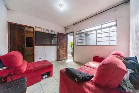 Casa à venda com 155m², 4 quartos e 2 vagas Casa à venda com 155m², 4 quartos e 2 vagasSala