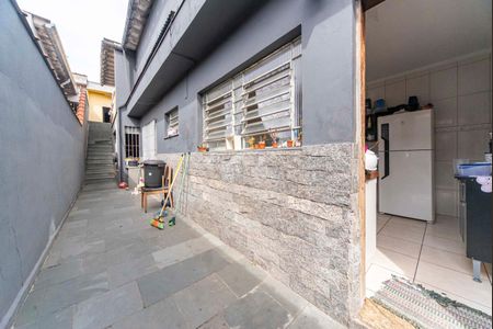 Casa à venda com 155m², 4 quartos e 2 vagas Casa à venda com 155m², 4 quartos e 2 vagasCorredor externo