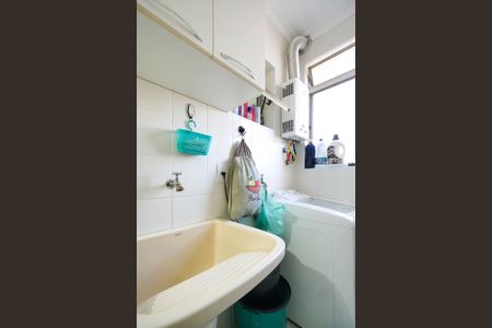 Apartamento à venda com 64m², 3 quartos e 1 vagaÁrea de serviço