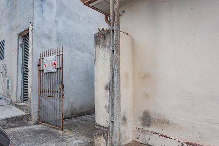 Casa à venda com 220m², 2 quartos e 5 vagas Casa à venda com 220m², 2 quartos e 5 vagasFachada