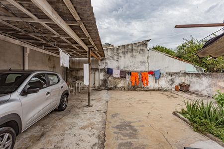 Casa à venda com 220m², 2 quartos e 5 vagas Casa à venda com 220m², 2 quartos e 5 vagasQuintal