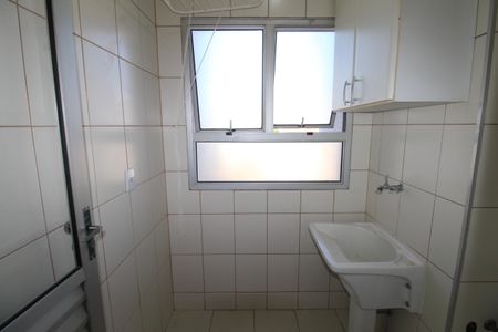 Apartamento para alugar com 60m², 3 quartos e 1 vagaÁrea de Serviço