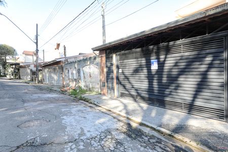 Casa para alugar com 100m², 4 quartos e 2 vagas Casa para alugar com 100m², 4 quartos e 2 vagasPlaca YEEJ-432 / Fachada