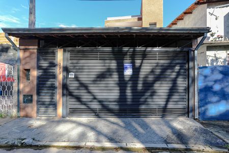 Casa para alugar com 100m², 4 quartos e 2 vagas Casa para alugar com 100m², 4 quartos e 2 vagasPlaca YEEJ-432 / Fachada