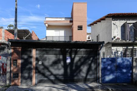 Casa para alugar com 100m², 4 quartos e 2 vagas Casa para alugar com 100m², 4 quartos e 2 vagasPlaca YEEJ-432 / Fachada