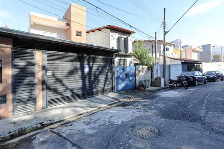 Casa para alugar com 100m², 4 quartos e 2 vagas Casa para alugar com 100m², 4 quartos e 2 vagasPlaca YEEJ-432 / Fachada