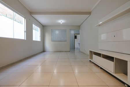 Sala de casa para alugar com 4 quartos, 100m² em Jardim Rubi, Mogi das Cruzes