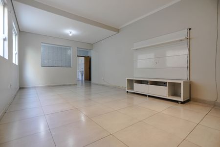 Sala de casa para alugar com 4 quartos, 100m² em Jardim Rubi, Mogi das Cruzes