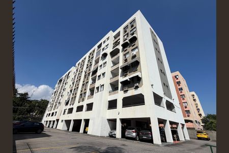 Apartamento à venda com 64m², 2 quartos e 1 vaga Apartamento à venda com 64m², 2 quartos e 1 vagaFachada