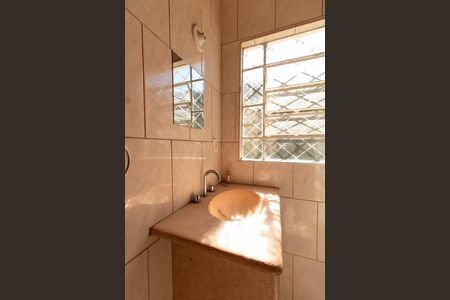 Casa à venda com 150m², 3 quartos e 1 vaga Casa à venda com 150m², 3 quartos e 1 vagaBANHEIRO