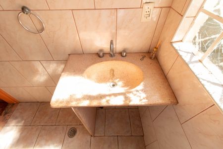 Casa à venda com 150m², 3 quartos e 1 vaga Casa à venda com 150m², 3 quartos e 1 vagaBANHEIRO