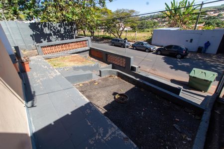 Casa à venda com 150m², 3 quartos e 1 vaga Casa à venda com 150m², 3 quartos e 1 vagaÁREA EXTERNA FRENTE