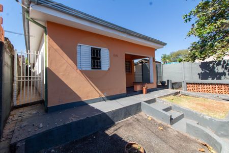 Casa à venda com 150m², 3 quartos e 1 vaga Casa à venda com 150m², 3 quartos e 1 vagaÁREA EXTERNA FRENTE