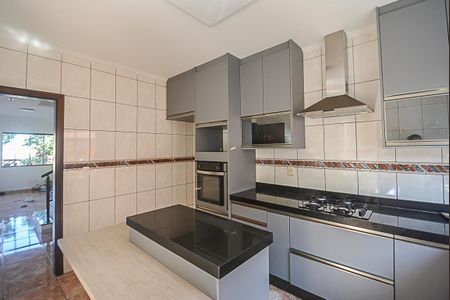 Casa para alugar com 250m², 3 quartos e 2 vagasCozinha