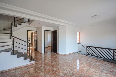 Casa para alugar com 250m², 3 quartos e 2 vagasSala
