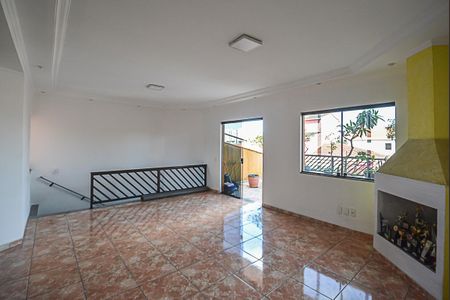 Casa para alugar com 250m², 3 quartos e 2 vagasSala