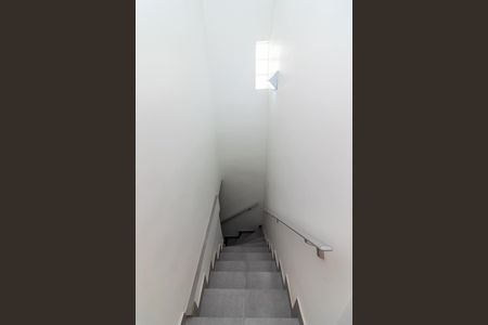 Casa à venda com 125m², 2 quartos e 2 vagasEscada
