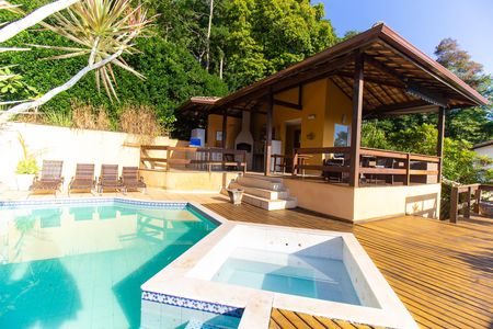 Casa de condomínio para alugar com 260m², 4 quartos e 2 vagas