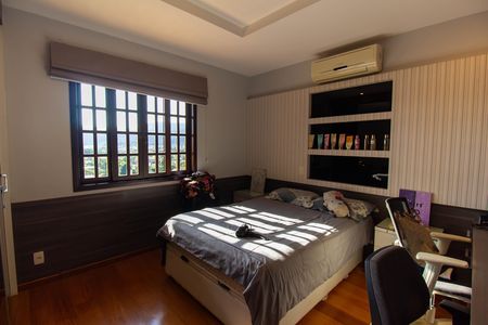 Casa de condomínio para alugar com 260m², 4 quartos e 2 vagas