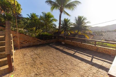 Casa de condomínio para alugar com 260m², 4 quartos e 2 vagas