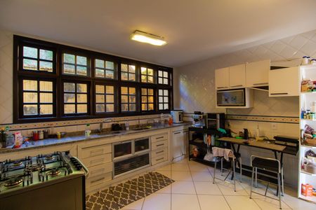 Casa de condomínio para alugar com 260m², 4 quartos e 2 vagas