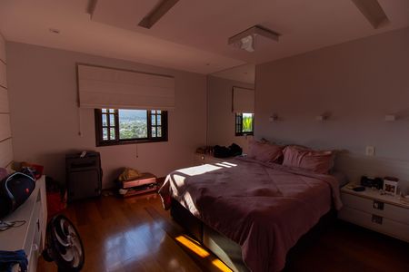 Casa de condomínio para alugar com 260m², 4 quartos e 2 vagas