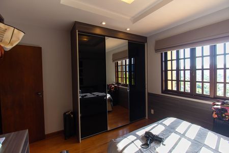 Casa de condomínio para alugar com 260m², 4 quartos e 2 vagas