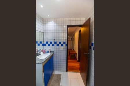 Casa de condomínio para alugar com 260m², 4 quartos e 2 vagas