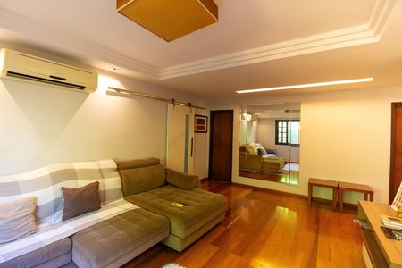 Casa de condomínio para alugar com 260m², 4 quartos e 2 vagas