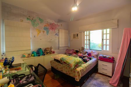 Casa de condomínio para alugar com 260m², 4 quartos e 2 vagas