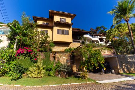 Casa de condomínio para alugar com 260m², 4 quartos e 2 vagas