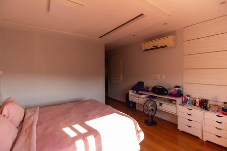 Casa de condomínio para alugar com 260m², 4 quartos e 2 vagas