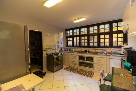 Casa de condomínio para alugar com 260m², 4 quartos e 2 vagas