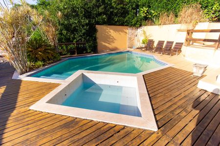Casa de condomínio para alugar com 260m², 4 quartos e 2 vagas