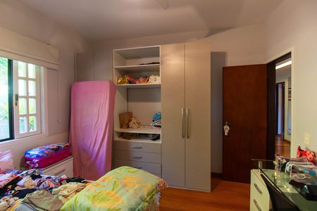 Casa de condomínio para alugar com 260m², 4 quartos e 2 vagas