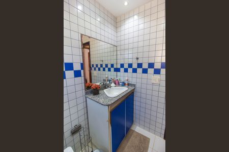 Casa de condomínio para alugar com 260m², 4 quartos e 2 vagas