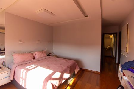Casa de condomínio para alugar com 260m², 4 quartos e 2 vagas
