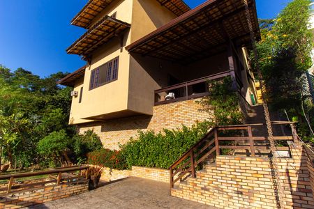Casa de condomínio para alugar com 260m², 4 quartos e 2 vagas