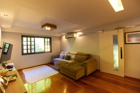 Casa de condomínio para alugar com 260m², 4 quartos e 2 vagas