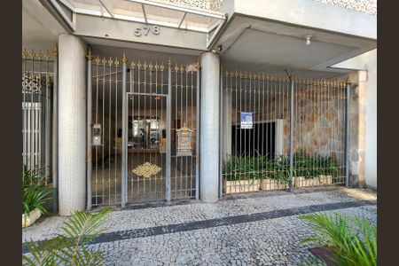 Apartamento para alugar com 70m², 2 quartos e 1 vagaFachada e portaria